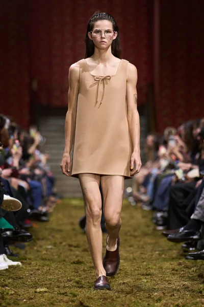 Look 12